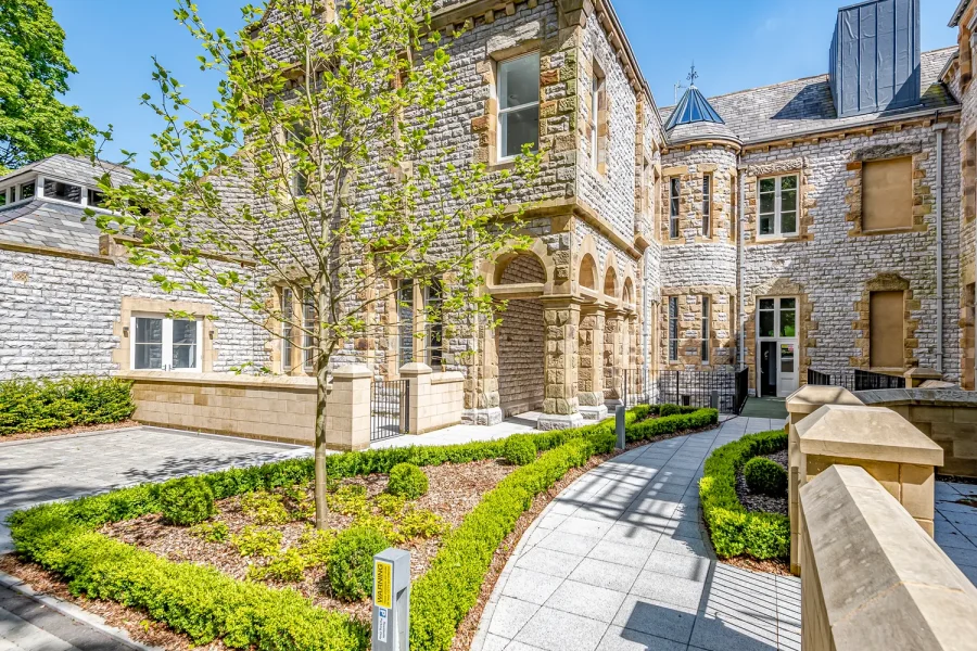 Alice House Stone Cross Mansion